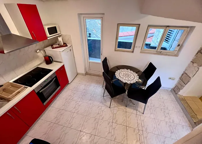 Apartments Tudor Nikola