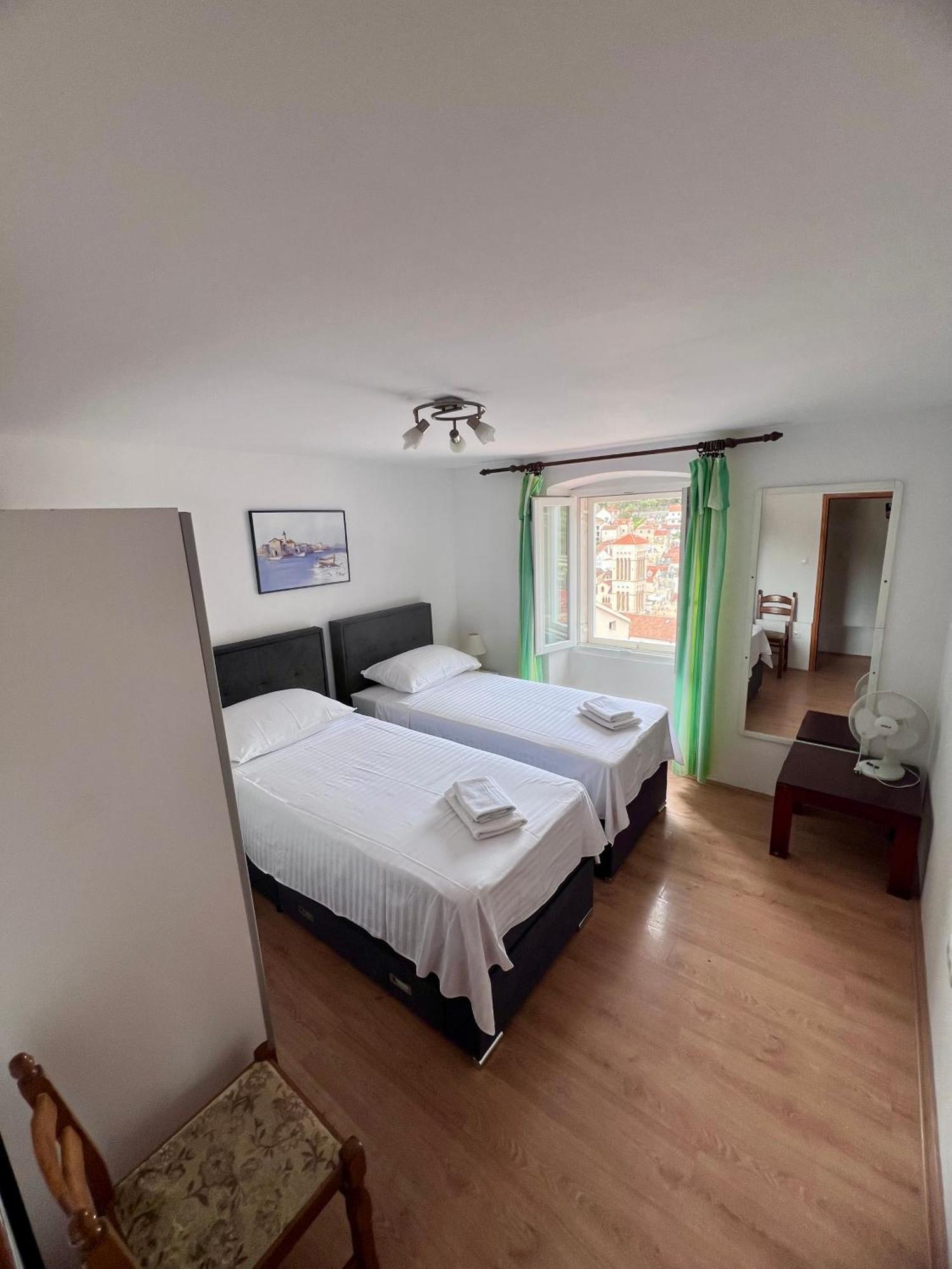 Tudor Nikola Apartment *